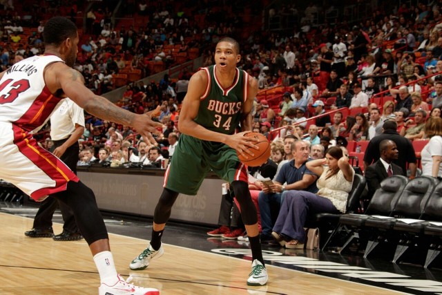 NBA历史上仅有六人实现15季三分球超百，杜兰特遗憾落榜